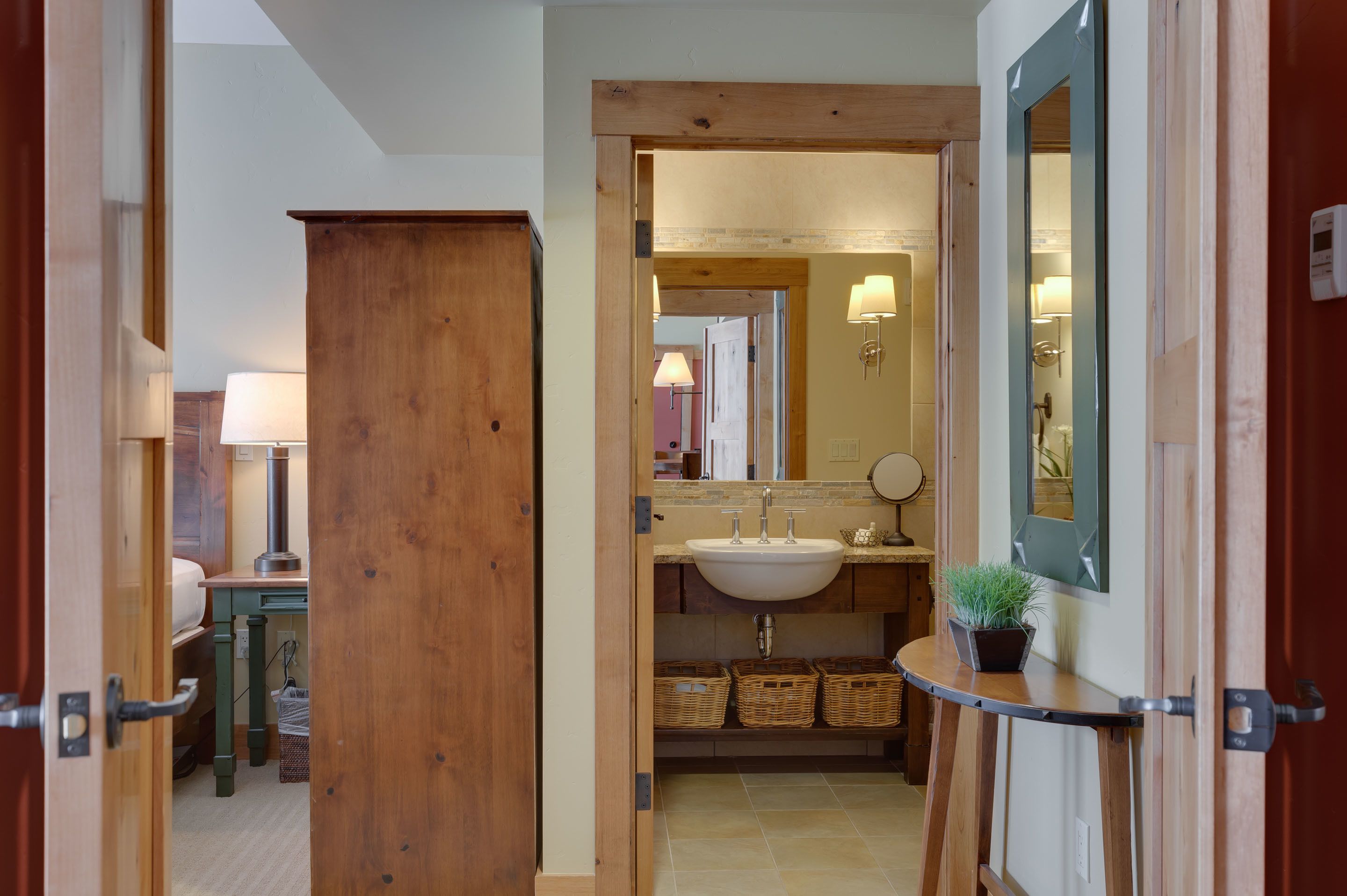 combined shower/bathtub, jetted bath, rainfall showerhead