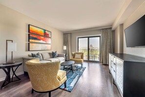 55-tommu flatskjársjónvarp með kapalrásum, sjónvarp, Netflix.