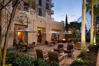 Hotel Exterior at Hilton Grand Vacations Club Las Palmeras Orlando