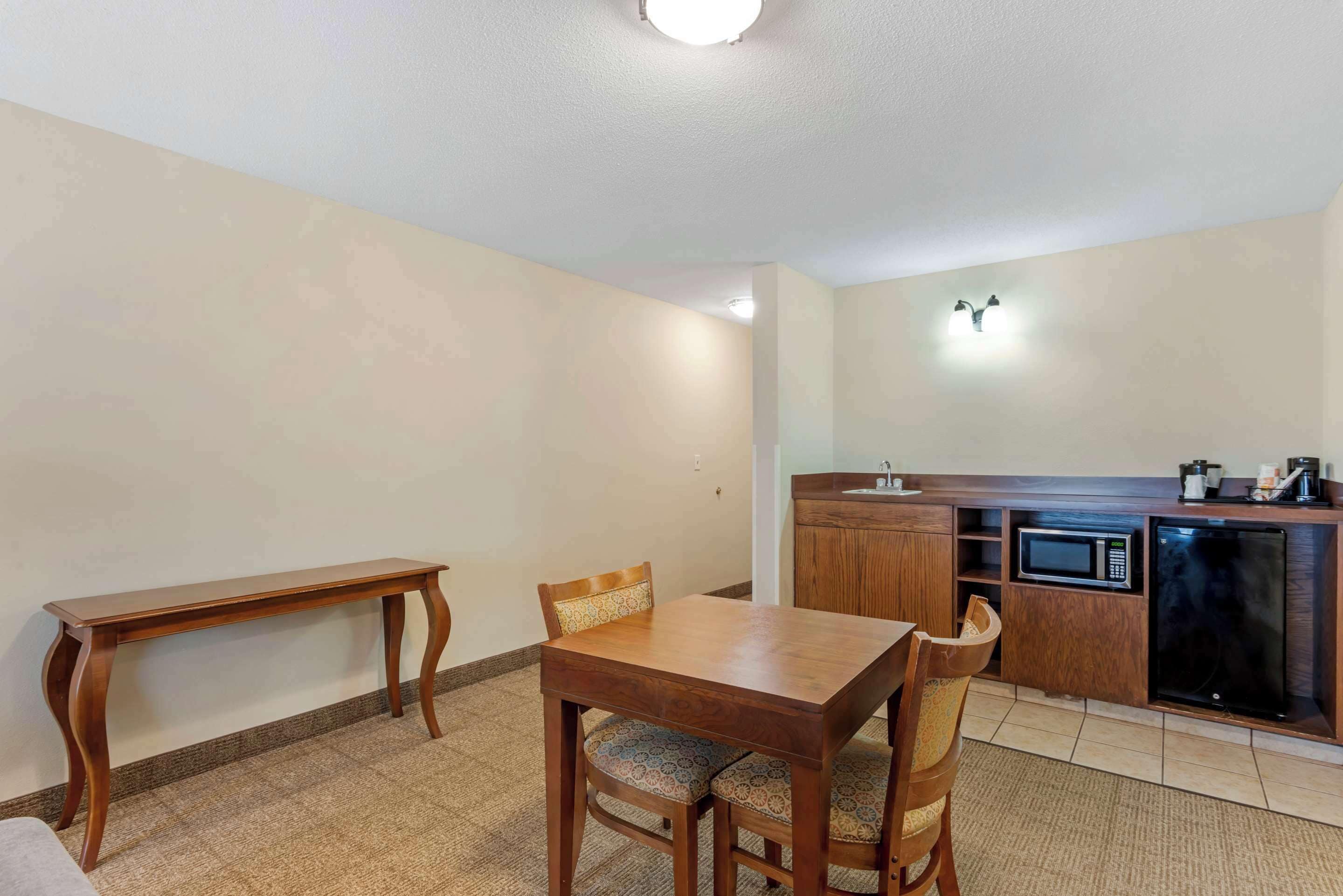 1 bedroom, iron/ironing board, free cots/infant beds, rollaway beds