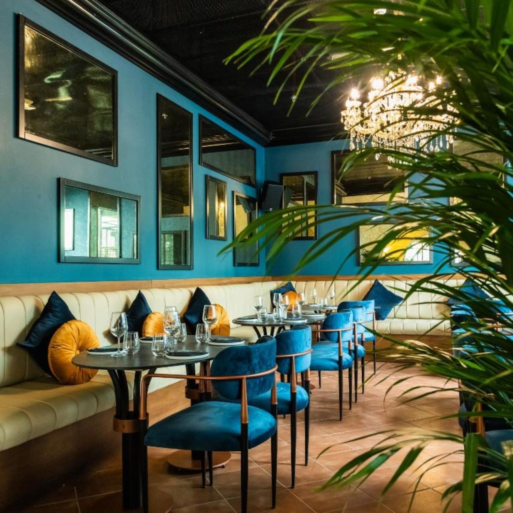 Daily continental breakfast (QAR 100 per person)