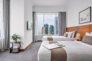 Hypo-allergenic bedding, pillow-top beds, in-room safe - Somerset West Bay Doha (Doha)
