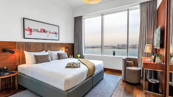 Premier Room, 1 Bedroom | Hypo-allergenic bedding, pillowtop beds, in-room safe