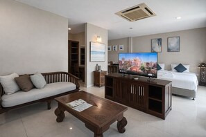 Free minibar, in-room safe, desk, laptop workspace - The Frangipani Langkawi Resort & Spa (Langkawi)
