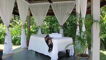 Sauna, hot tub, steam room, body treatments, hydrotherapy, aromatherapy