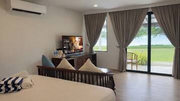 Free minibar, in-room safe, desk, laptop workspace