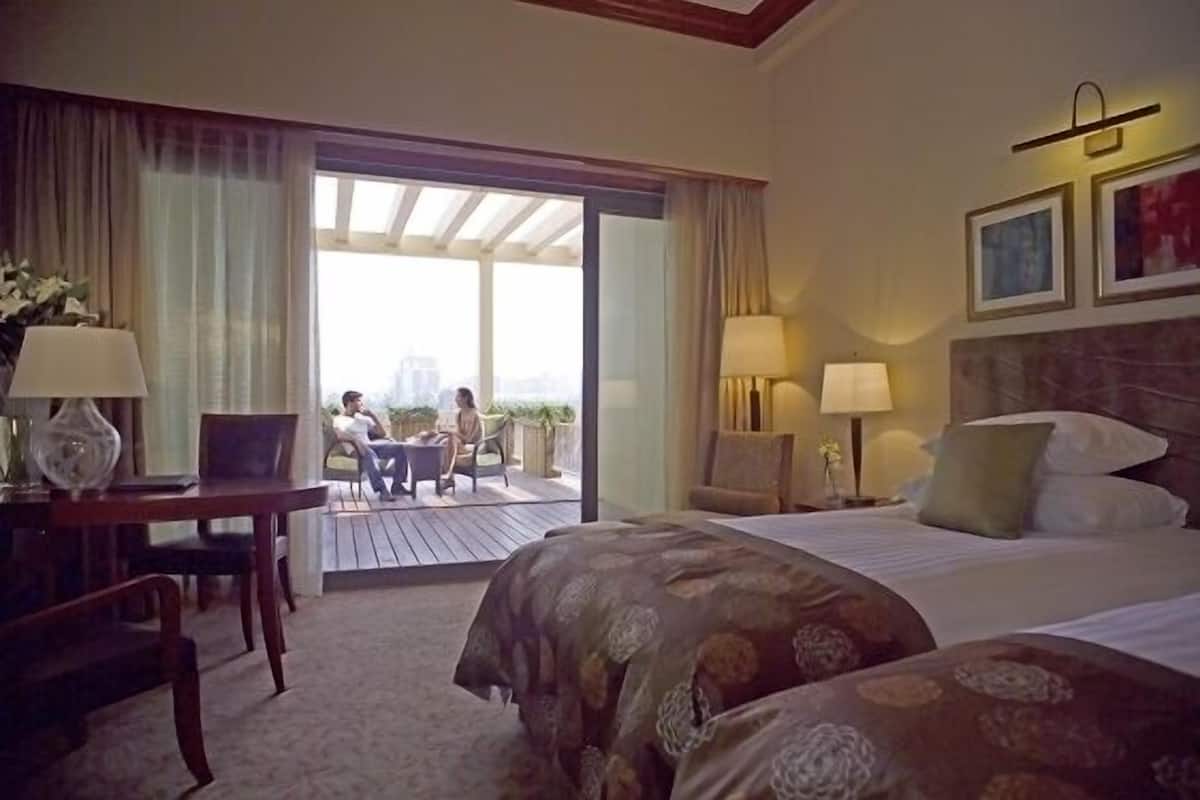 minibar, in-room safe, desk, blackout curtains