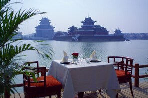 4 من المطاعم، تقديم الإفطار