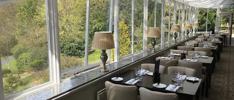 2 restaurants, breakfast, lunch, dinner served; British cuisine