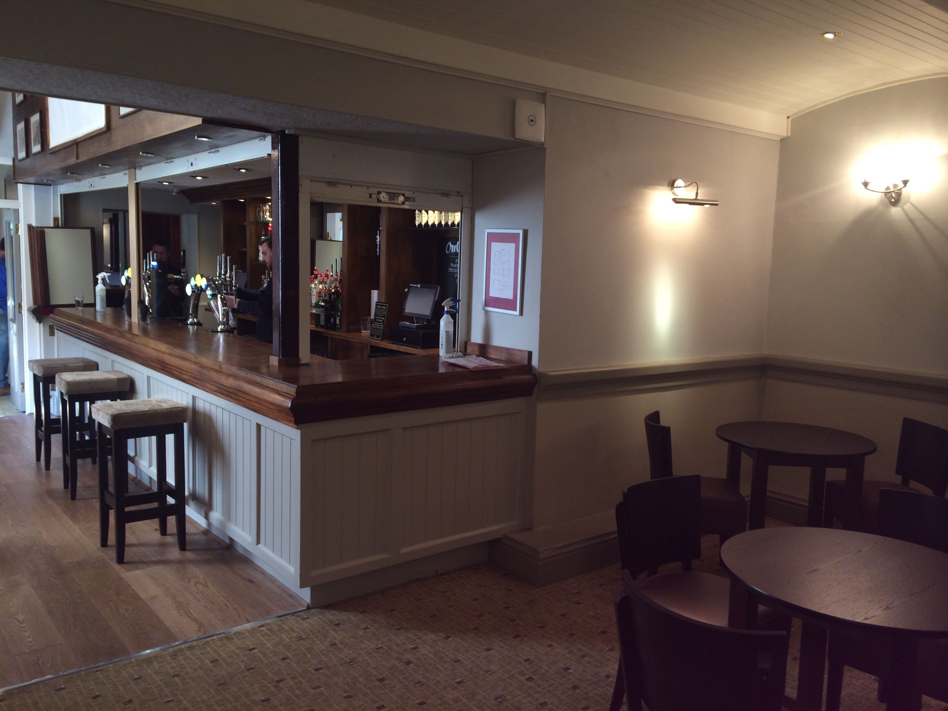 serves lunch and dinner