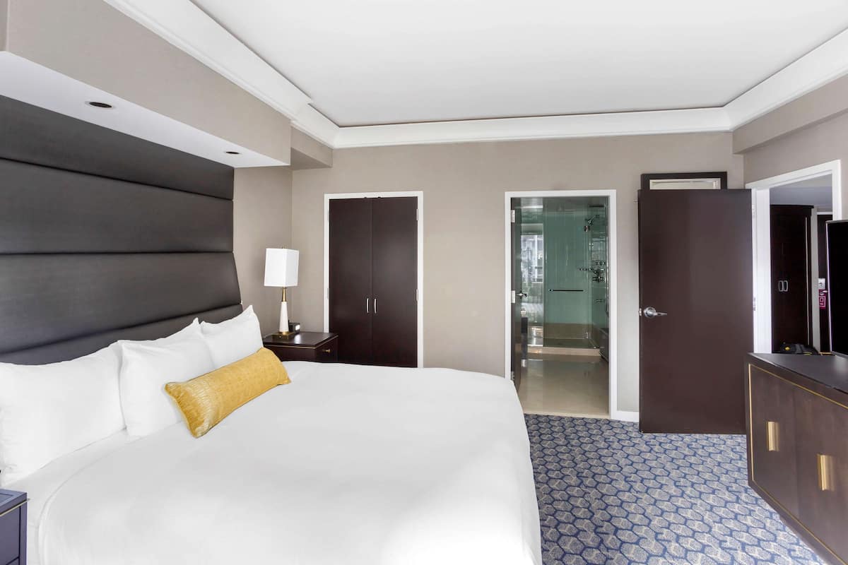 Allergitestet sengetøy, safe på rommet og skrivebord