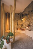 Sauna, steam room, 3 treatment rooms, massages