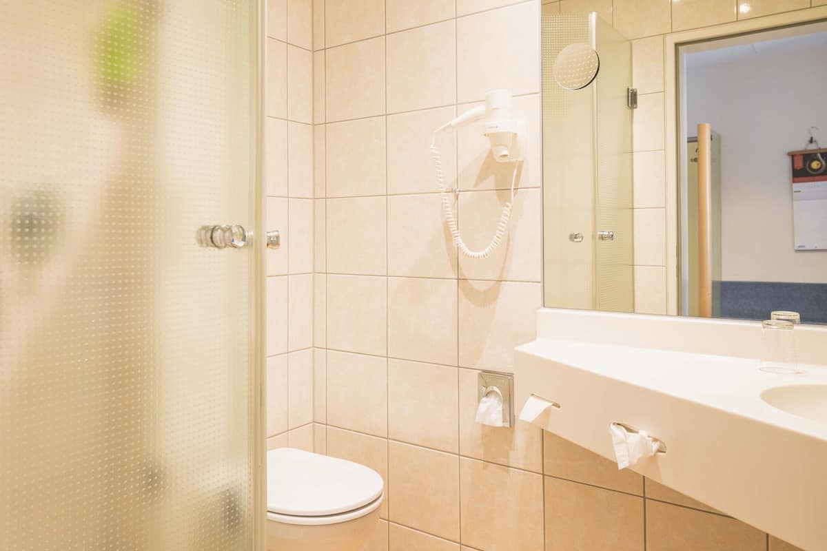 standard room | bathroom | eco-friendly toiletries, hair dryer, towels, soap