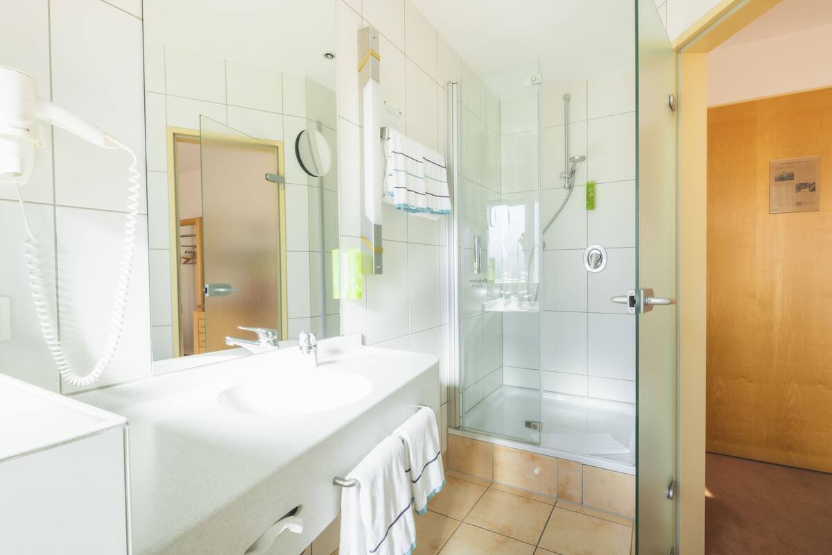 standard room | bathroom | eco-friendly toiletries, hair dryer, towels, soap