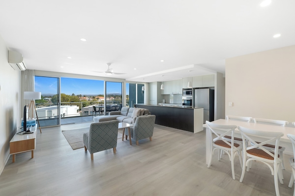 Deluxe Apartment, 3 Bedrooms | Living area