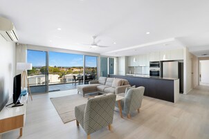 华丽公寓, 3 间卧室 | 起居区 | 平板电视