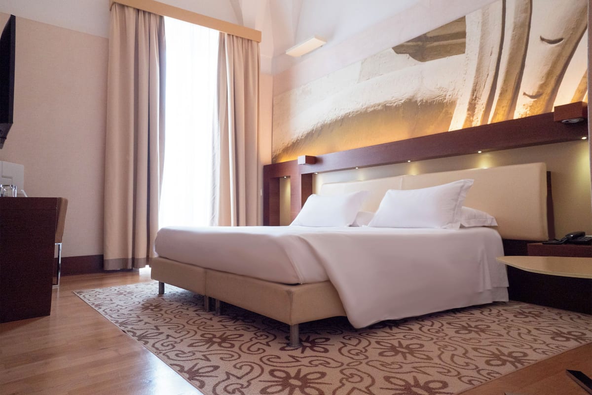 Superior Double or Twin Room | Premium bedding, minibar, in-room safe, desk