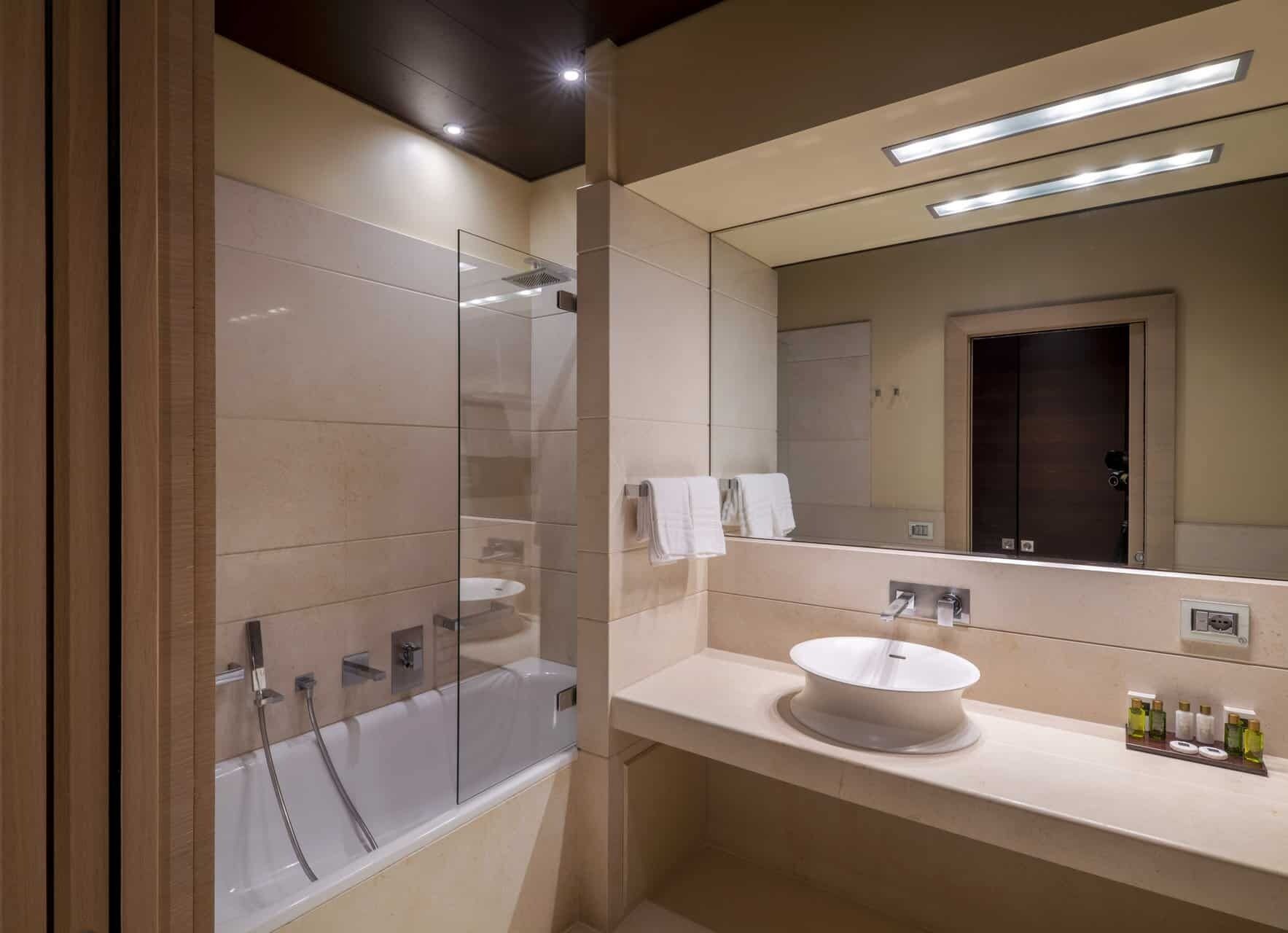 superior double or twin room | bathroom | separate bathtub and shower, free toiletries, hair dryer, bathrobes