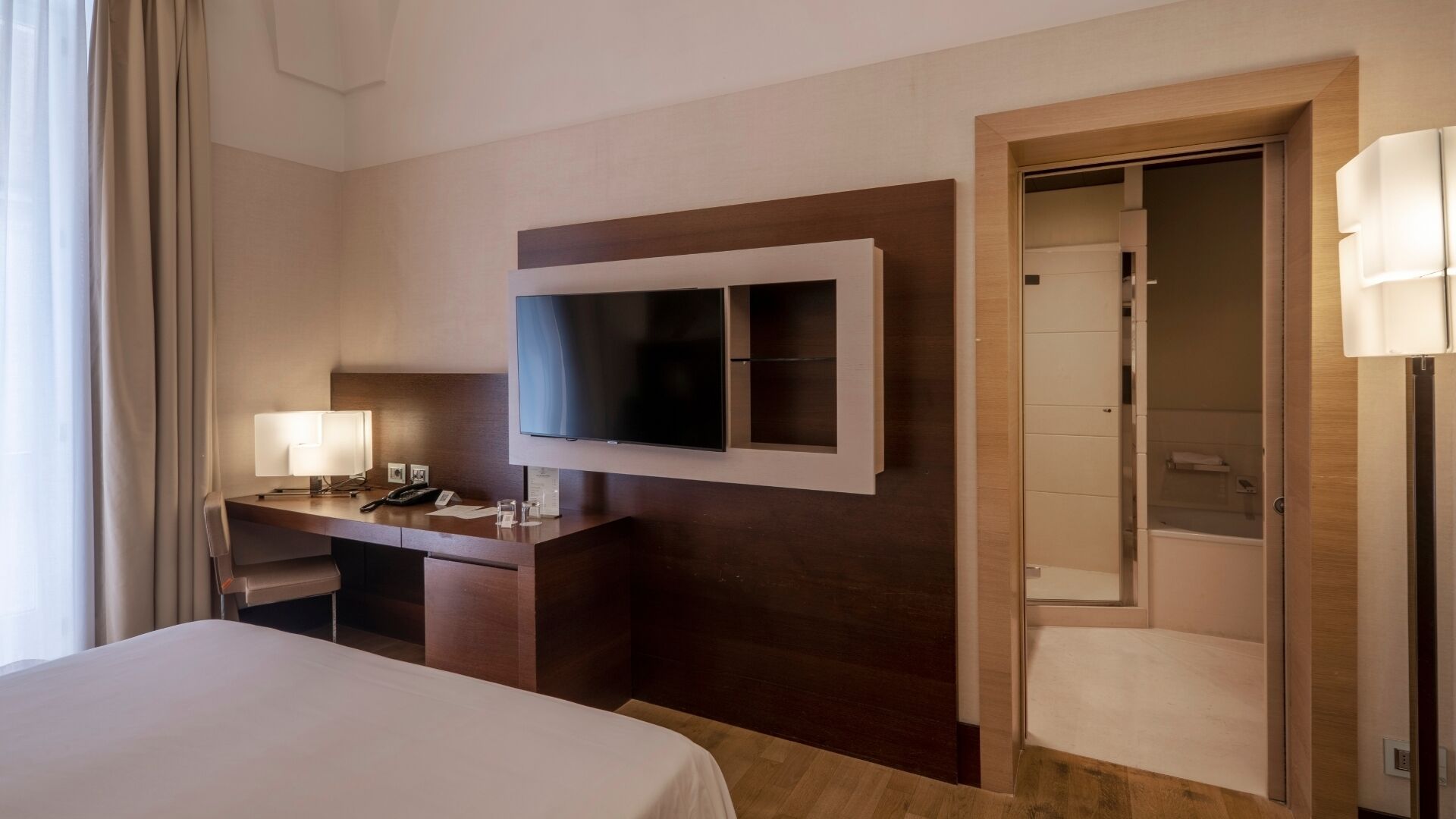 superior double or twin room | premium bedding, minibar, in-room safe, desk