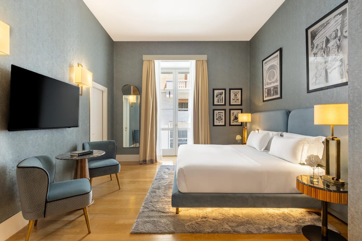 Premium Room, Balcony | Hypo-allergenic bedding available, minibar, in-room safe, desk
