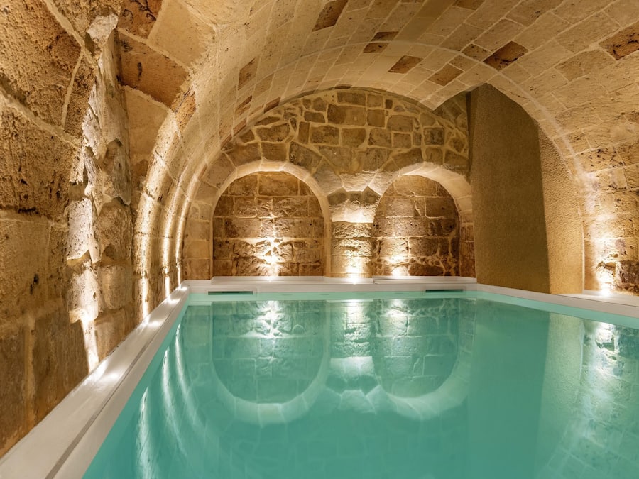 Sauna, Turkish bath/hammam, body treatments, hydrotherapy, aromatherapy
