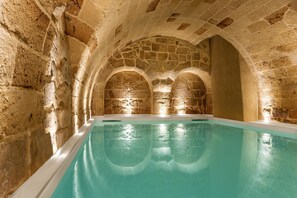 Bastu, turkiskt bad/hamam, kroppsbehandlingar och hydroterapi