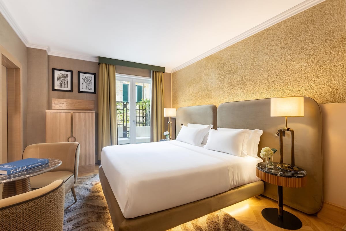 Deluxe Room, Terrace | Hypo-allergenic bedding available, minibar, in-room safe, desk