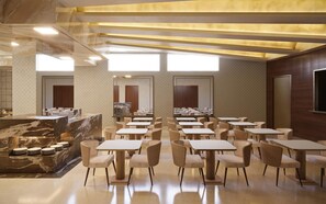 Breakfast, lunch, dinner served; Italian cuisine 