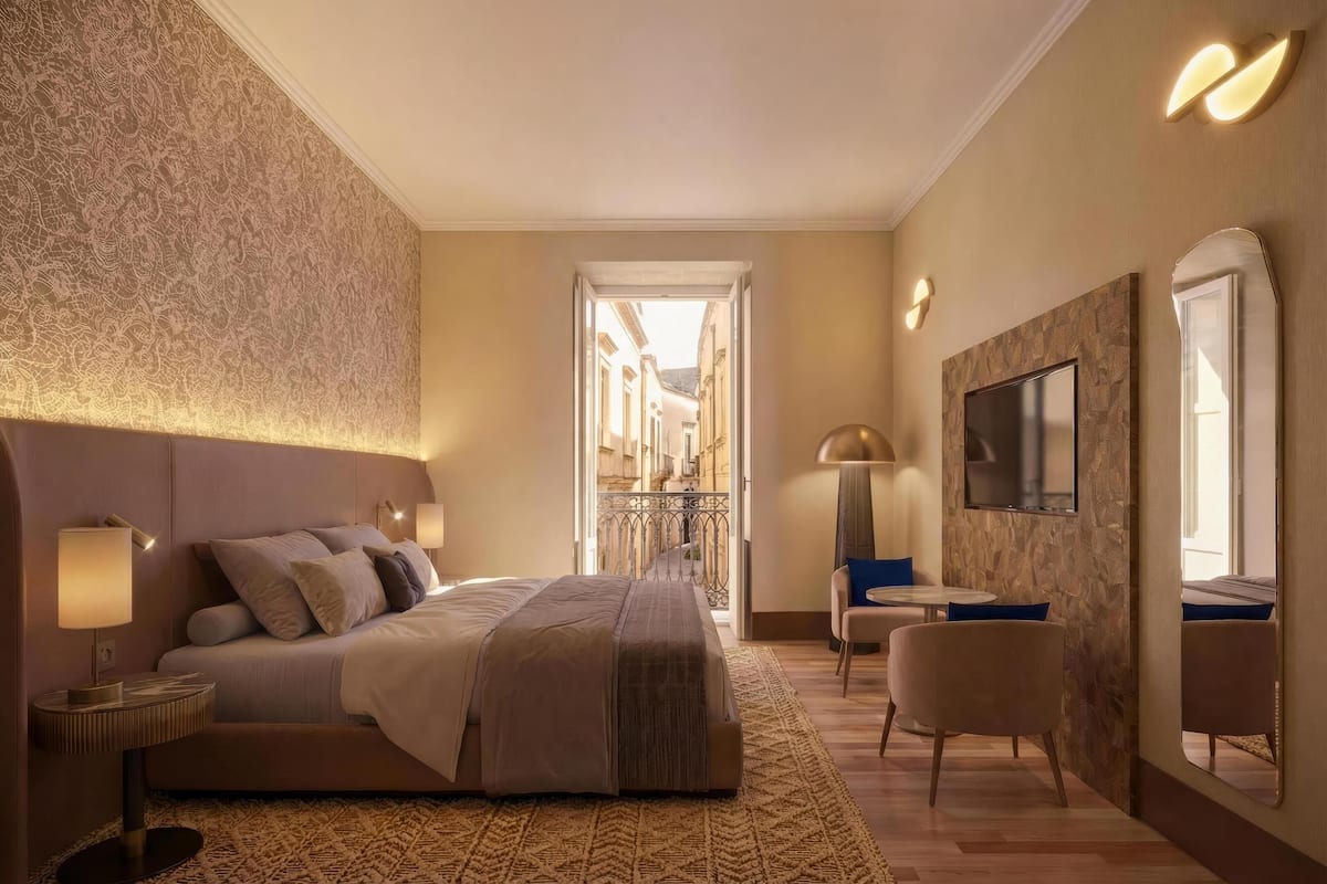 Peralatan tempat tidur premium, bar mini, peti besi dalam bilik, meja