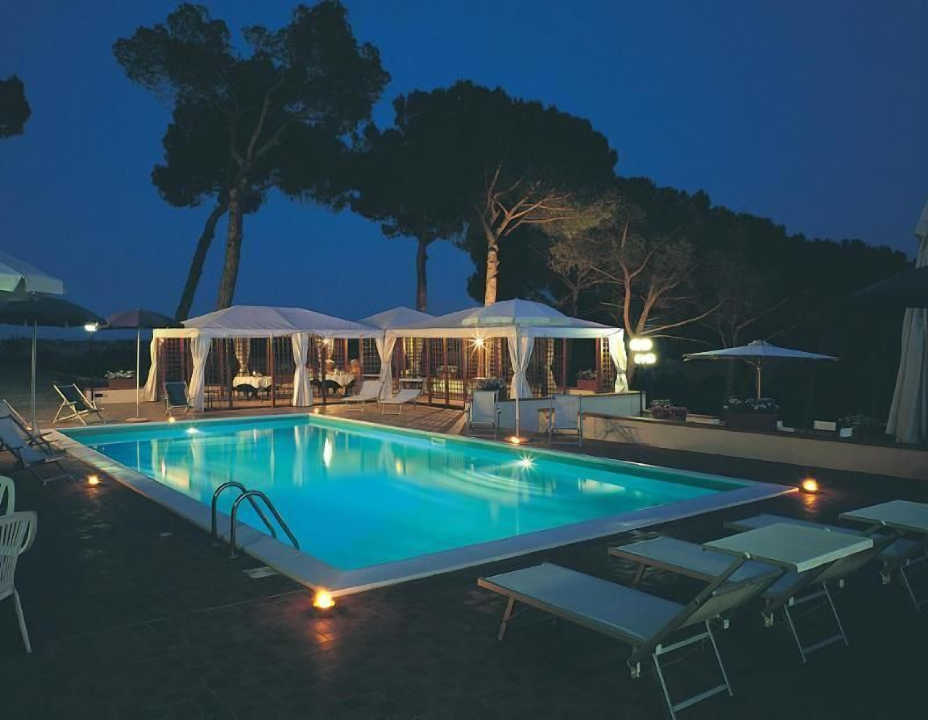 outdoor pool, pool umbrellas