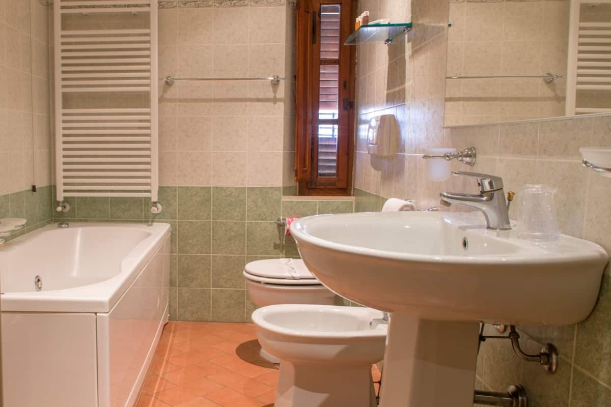 superior double room | bathroom | free toiletries, hair dryer, bathrobes, slippers