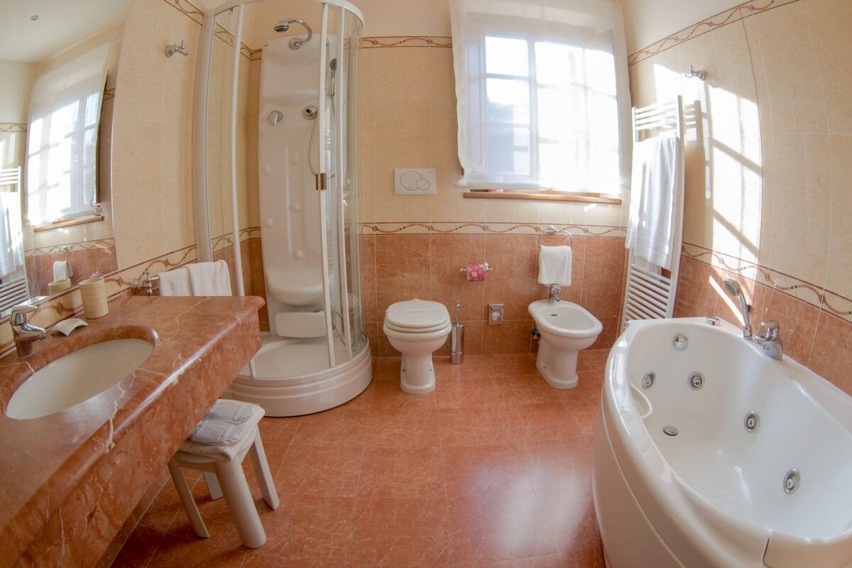 apartment, 1 bedroom | bathroom | free toiletries, hair dryer, bathrobes, slippers