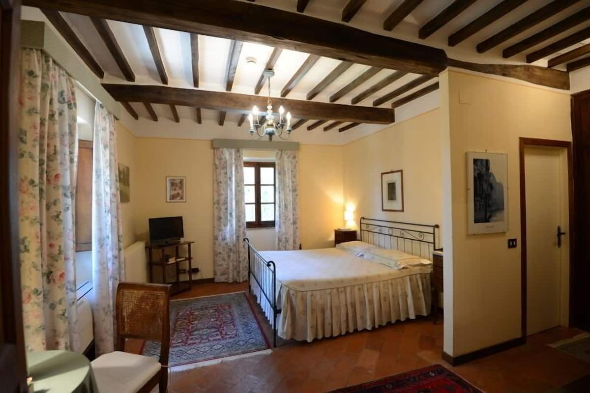 minibar, in-room safe, individually decorated, desk