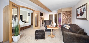 Suite, 1 Bedroom, Balcony | Minibar, in-room safe, desk, cribs/infant beds - Hotel „Zum Ritter“ (Tannheim)