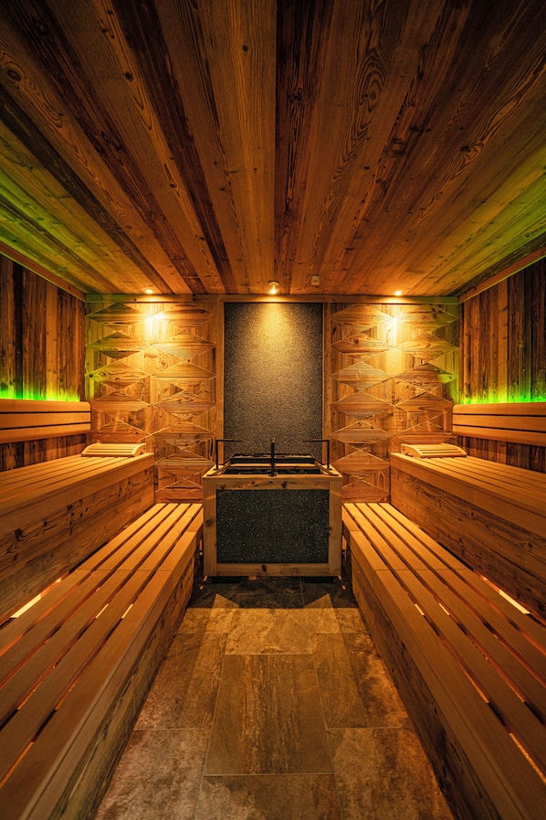 Sauna, steam room, Turkish bath/hammam, body treatments