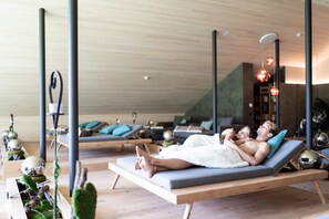 桑拿、热水浴缸、湿蒸房、身体护理、热石按摩、产前按摩