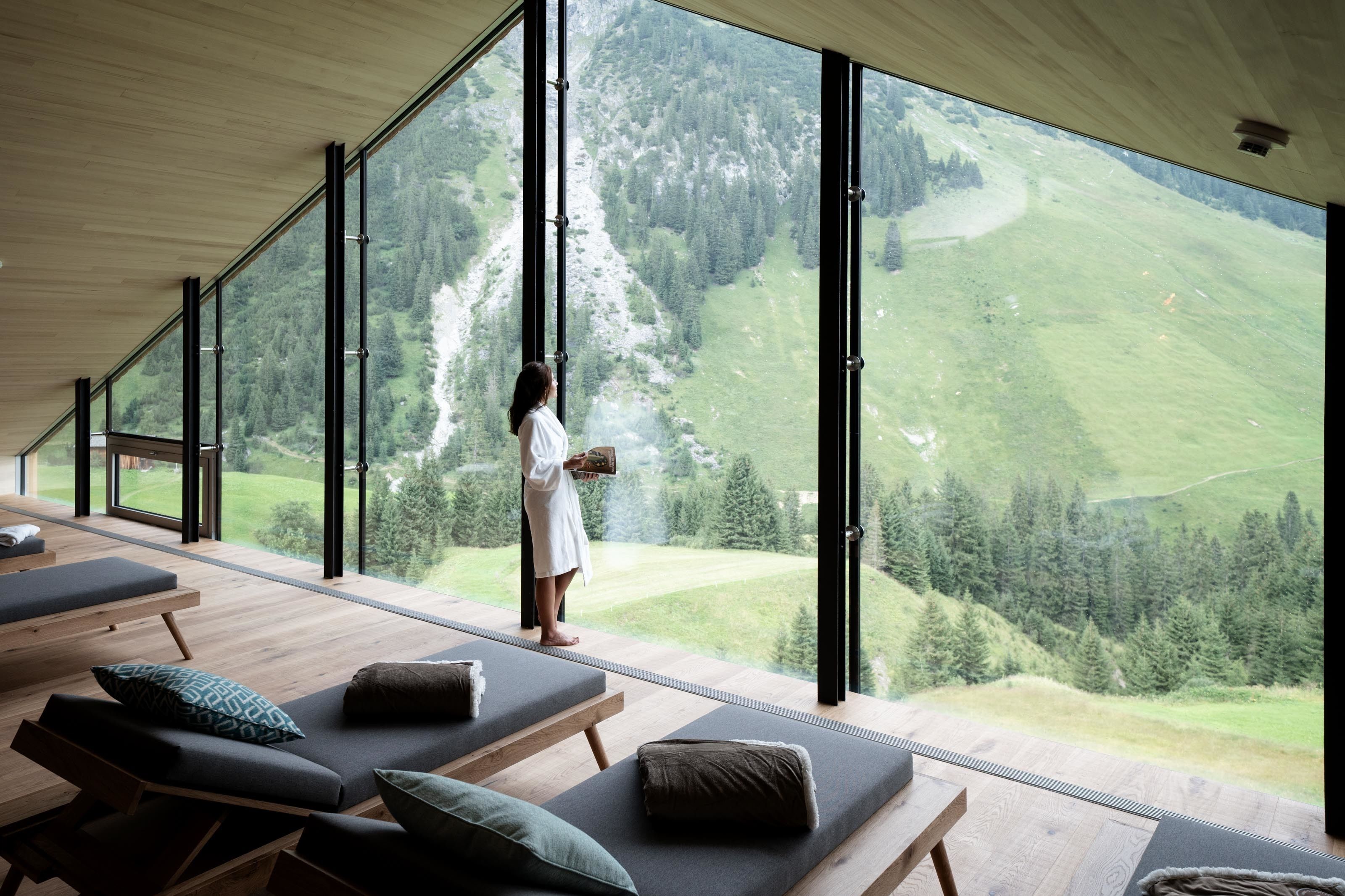 Sauna, tina de hidromasaje, baño de vapor y tratamientos corporales 