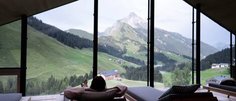 Sauna, hot tub, steam room, body treatments, hot stone massages