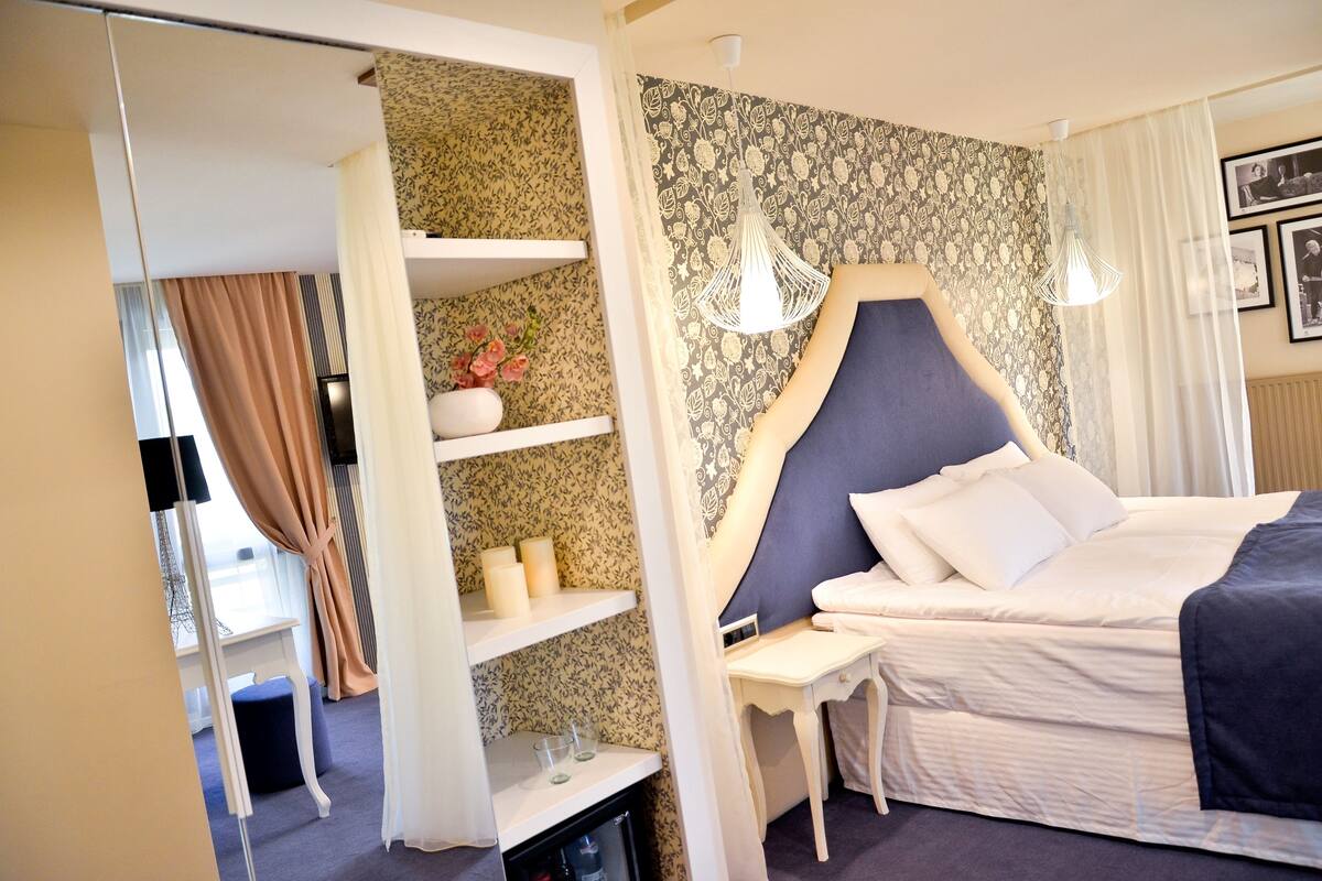 Suite | Lit avec matelas Select Comfort, minibar, coffre-fort, bureau