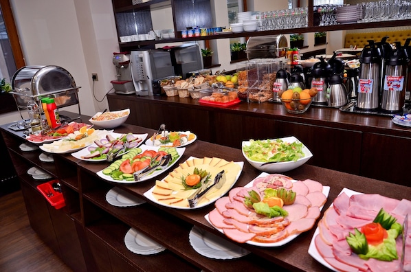Daily buffet breakfast for a fee