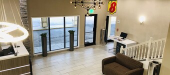 The Inn & Suites SW Omaha 