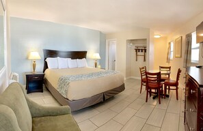Oceanfront Room, 1 King Bed, Kitchenette | In-room safe, iron/ironing board, free WiFi - Sunrise Inn On The Beach (Daytona Beach)