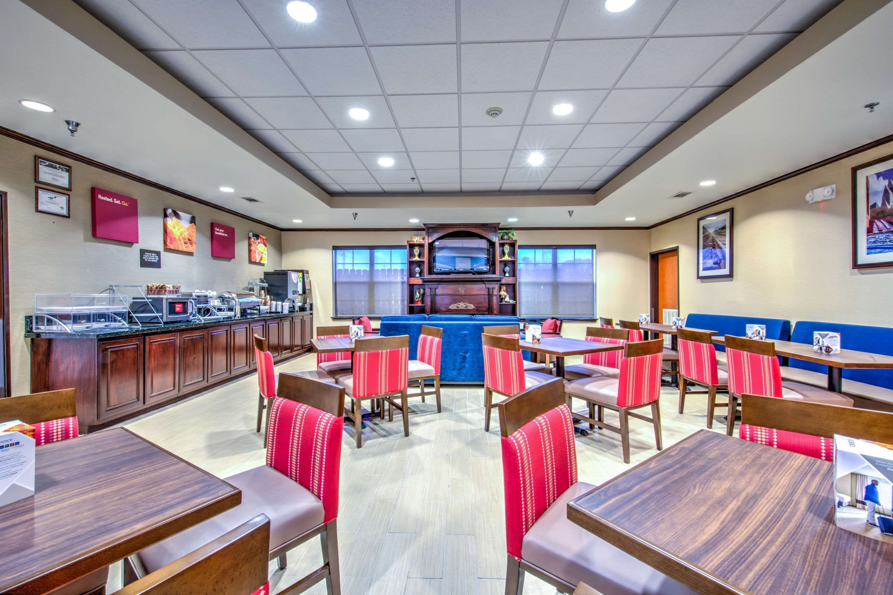 free daily full breakfast