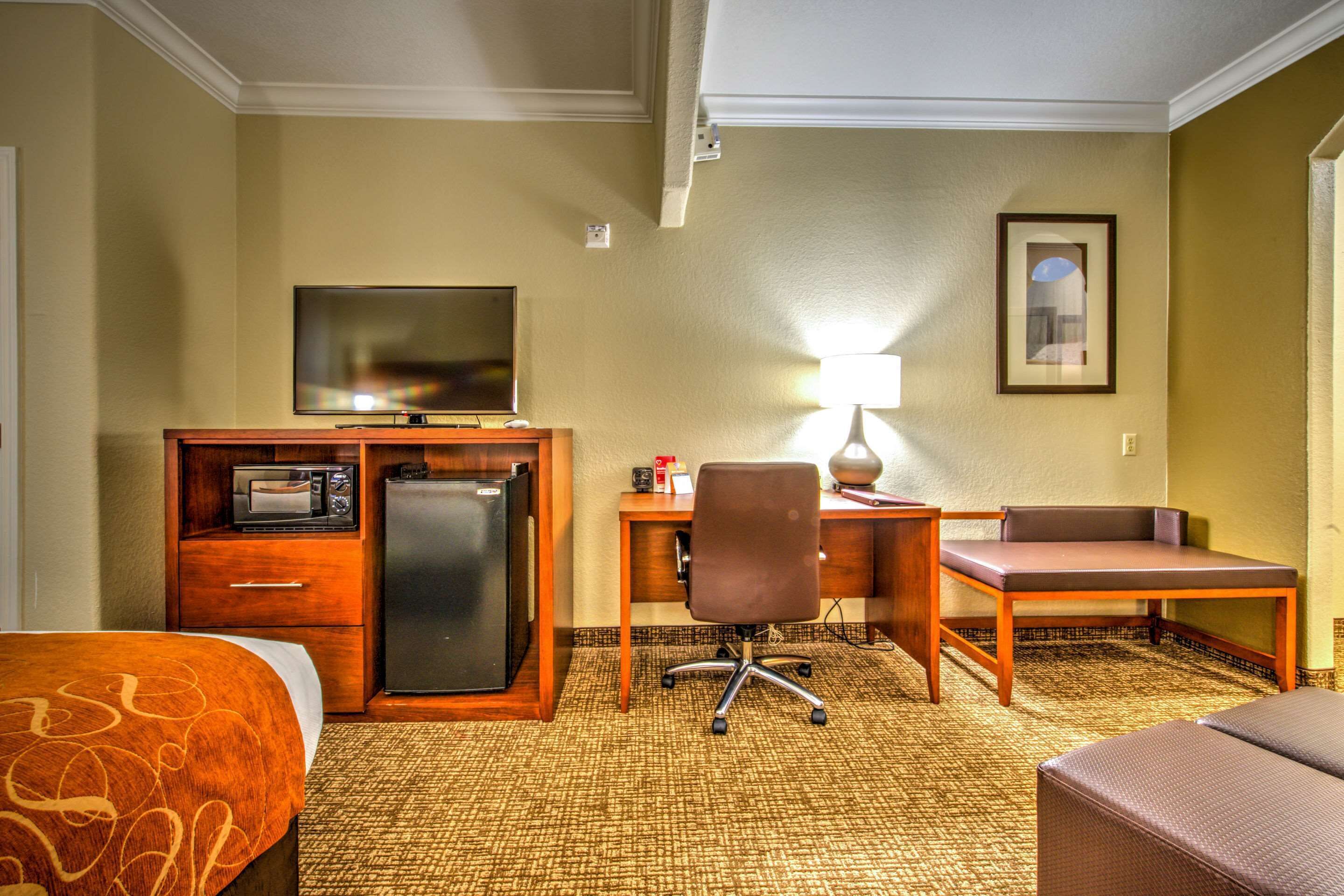 desk, blackout curtains, iron/ironing board, free wifi