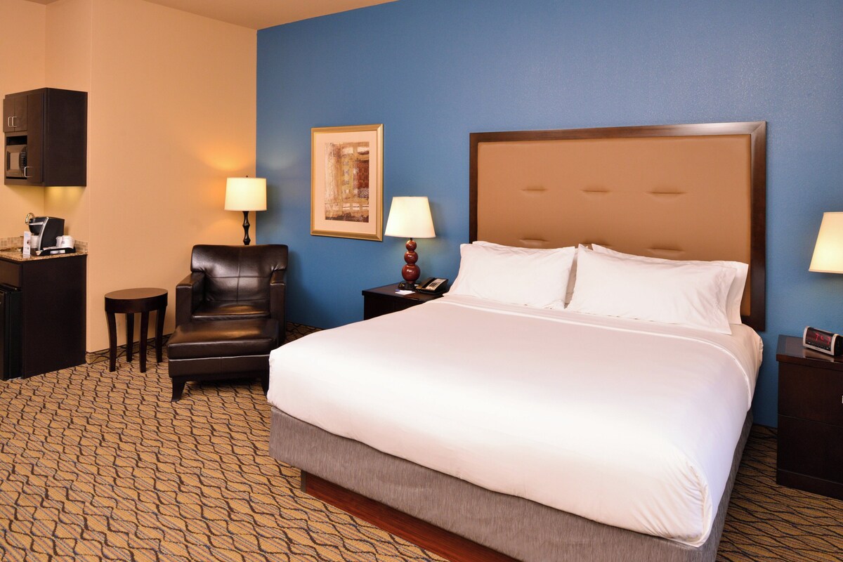 Premium bedding, desk, blackout drapes, iron/ironing board