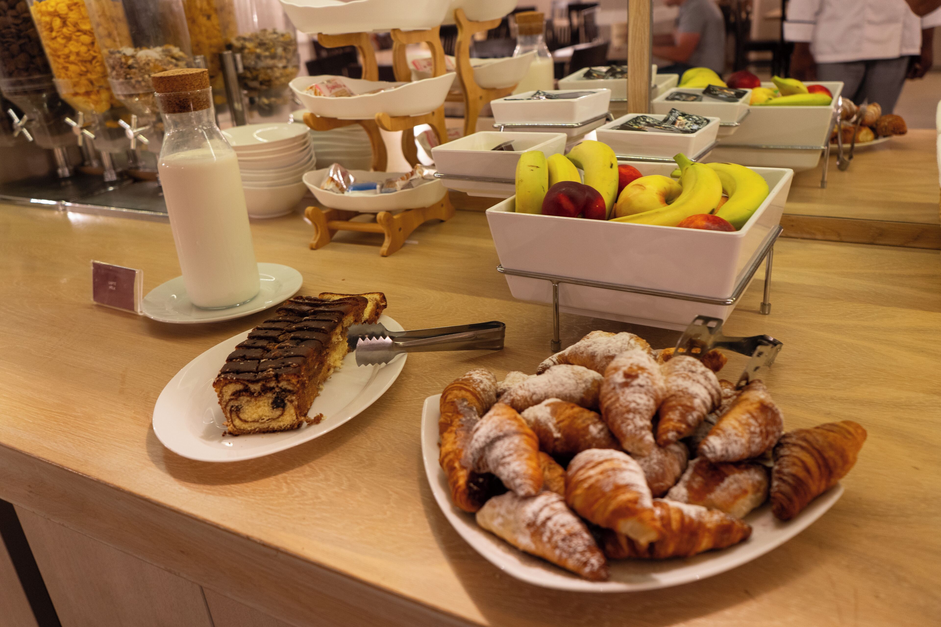 Daily buffet breakfast for a fee