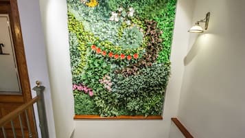 5 bars/lounges, poolside bar