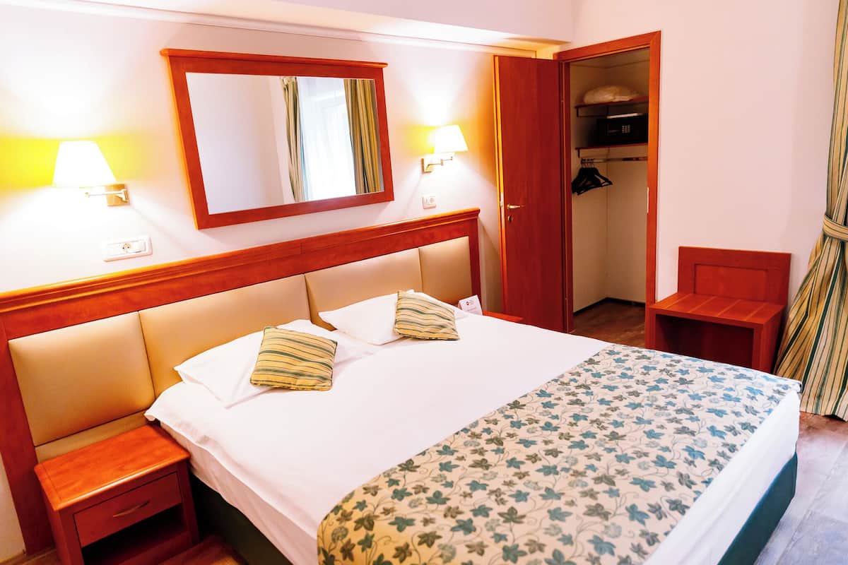Family Apartment | Premium bedding, minibar, in-room safe, desk