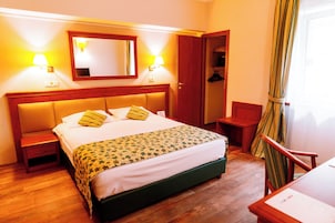 Ropa de cama de alta calidad y minibar 