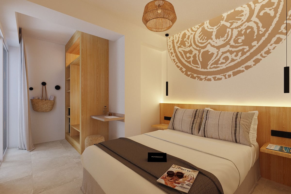 Desk, blackout drapes, free WiFi, bed sheets